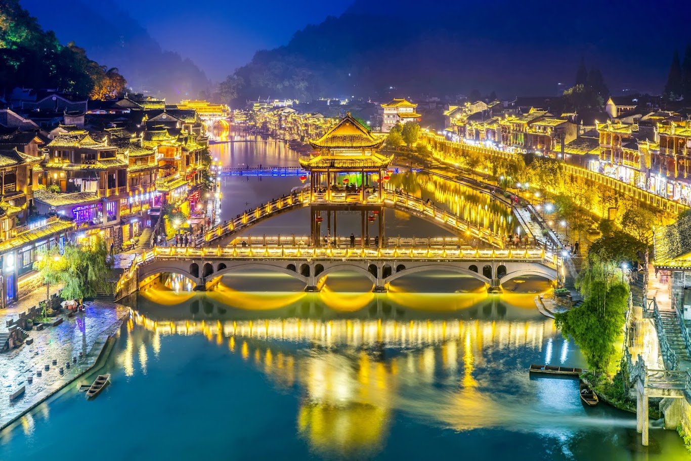 Cổ trấn về đêm