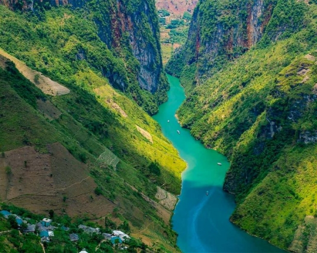 Tour HÀ NỘI - HÀ GIANG - ĐỒNG VĂN - LŨNG CÚ - CAO BẰNG - THÁC BẢN GIỐC - ĐỘNG NGƯỜM NGAO - BẮC KẠN -